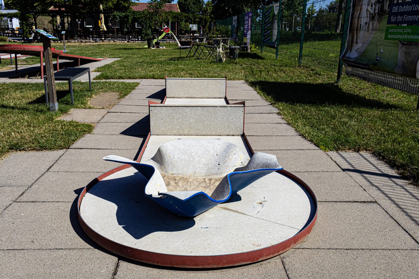 Die 18 Bahnen der Minigolfanlage Magdeburg im Grünen